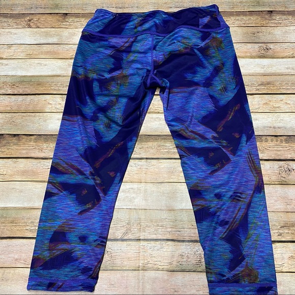 90 Degrees by Reflex Space Dye Reversible Capri Leggings - Picture 4 of 8